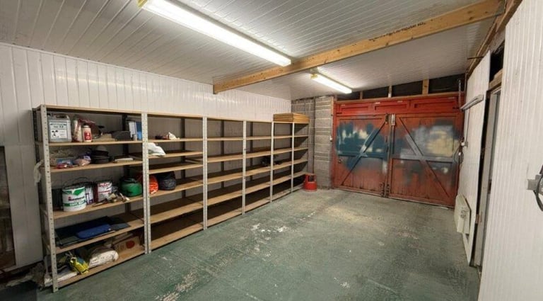 Main Workspace / Workshop / 3 Individual Garages Storage Unit Available 