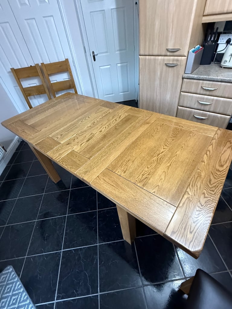 Solid Oak Extendable Dining Table & Chairs 