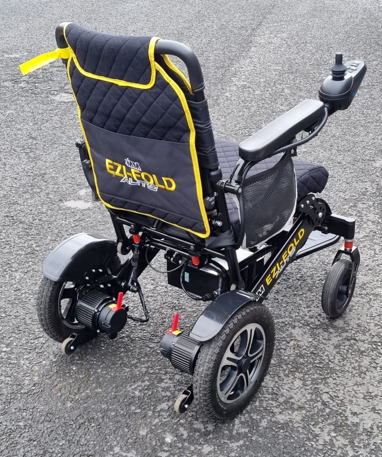 MONARCH MOBILITY EZI-FOLD AUTO- Autofolding Mobility Scooter. SHOWROOM CONDITION