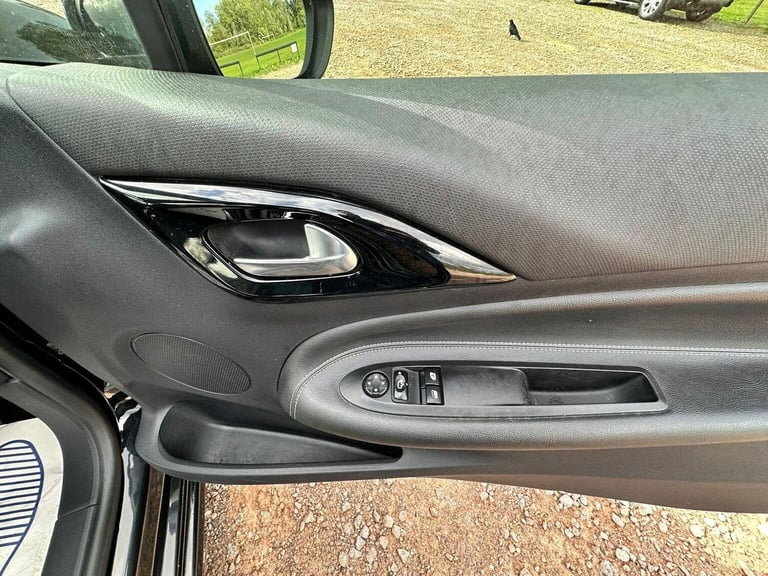 DS AUTOMOBILES DS 3 1.2 PureTech Dark Light EAT6 Euro 6 (s/s) 3dr 2015