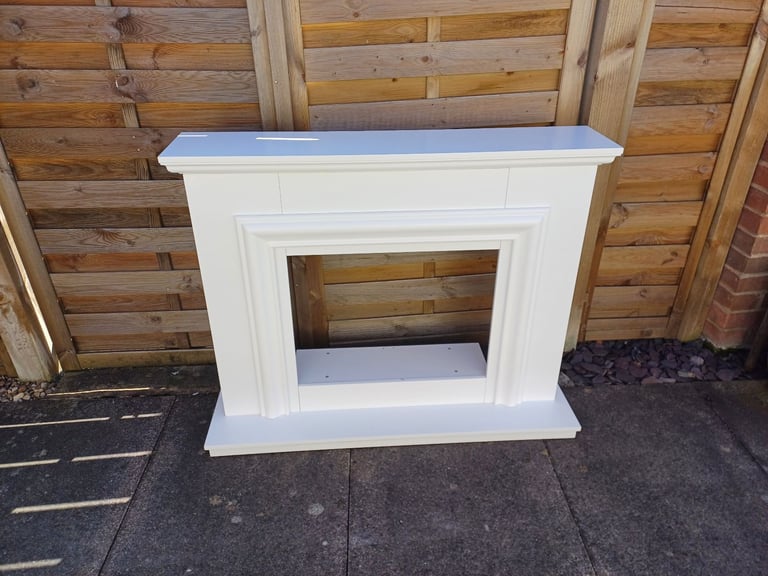 Amersham Wooden Fireplace Mantelpiece Fire Surround In White 89cm x 114cm