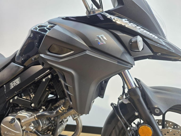 Suzuki V-Strom 650 Black 2020 - Centre Stand, Clear Screen **LOW MILEAGE**