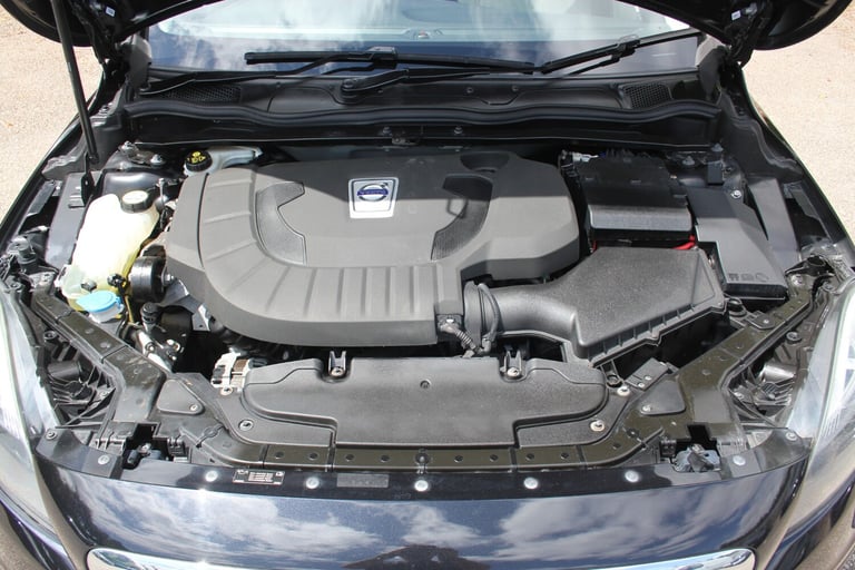 2013 Volvo V40 D3 Cross Country Lux Nav Geartronic HATCHBACK Diesel Automatic