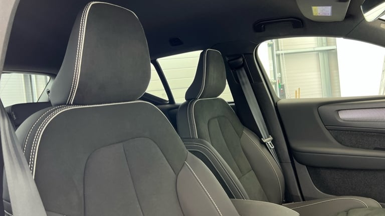 2025 Volvo XC40 Black Edition Plus, B3 Mild hybrid, Petrol (Rear Camera, BLIS) Estate Petrol Auto...