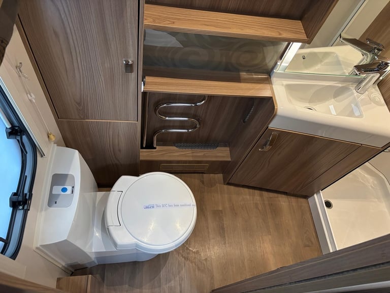2016 SWIFT CONQUEROR 645, ISLAND BED, TALL FRIDGE, ALDE, SOLAR