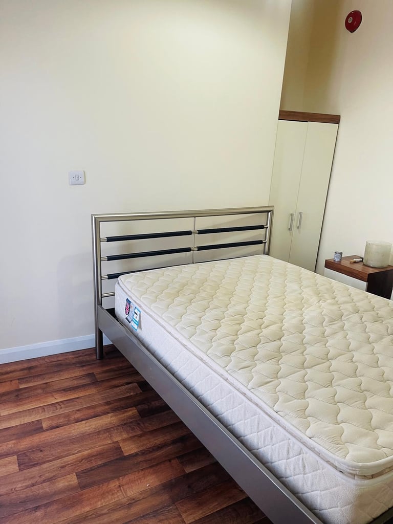 Spacious & Cosy Ensuite Room for Rent – UB7 7DQ