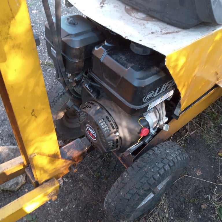 Digger and trailer with ramp and winch, new 13hp engine, spooler and pipes