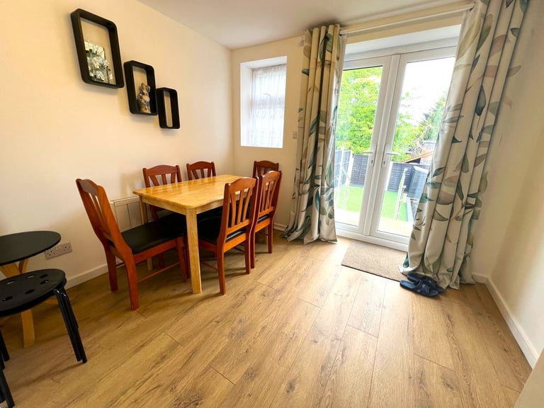 Excellent condition 2 bedrooms 2 receptions terrace house in woodford Green, ilford