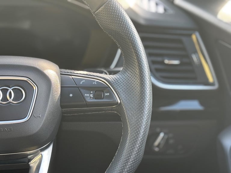 AUDI Q5 2.0 TDI 40 Black Edition 2024