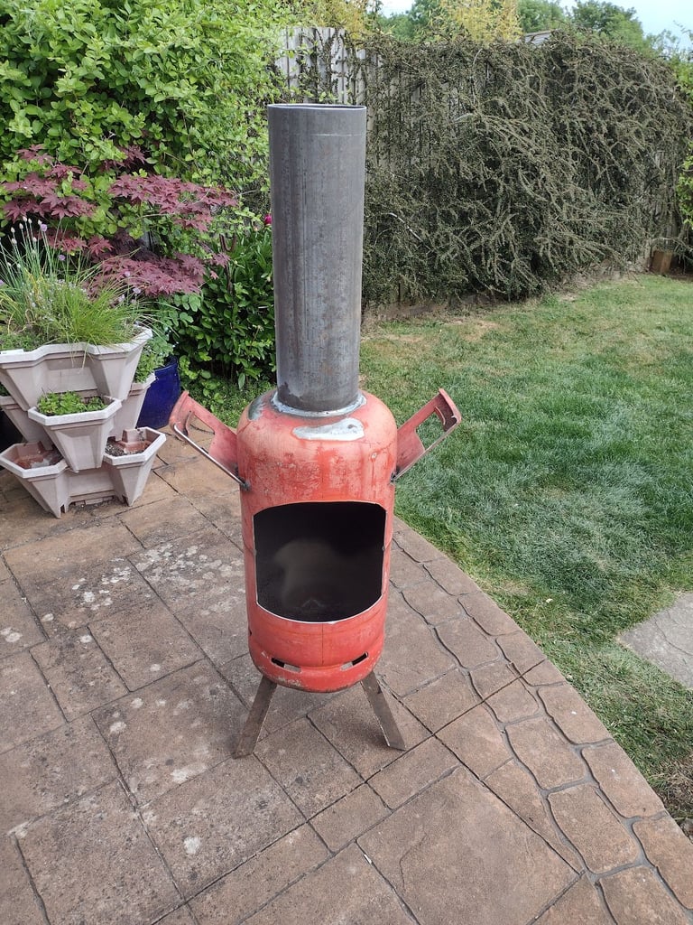 chimnea made out of 19kg gas bottle