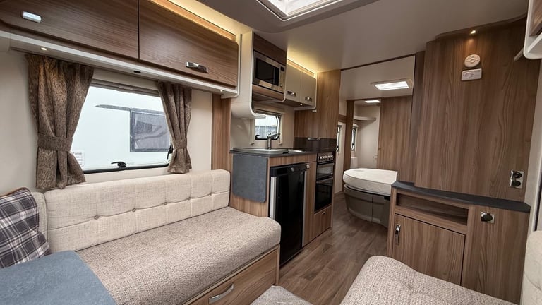 2022 Swift Sprite Major 4 SB Transverse Island Fixed Bed End Washroom