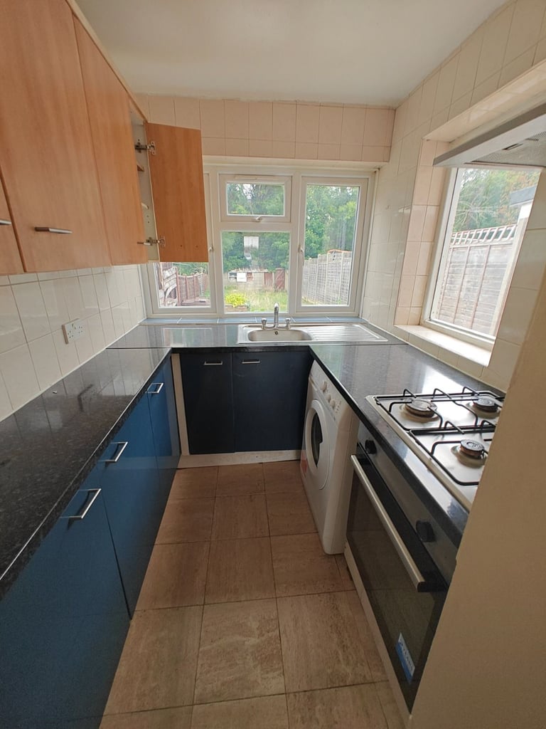 BEAUTIFUL 3 BEDROOM HOSUE TO RENT IN FELTHAM