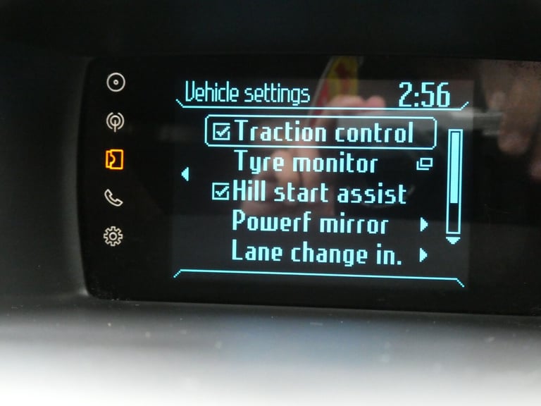 1.25 82 Zetec 5dr *YES GEN 37K!! +9 SERVICES +BT +PARK SENSORS +AUX*