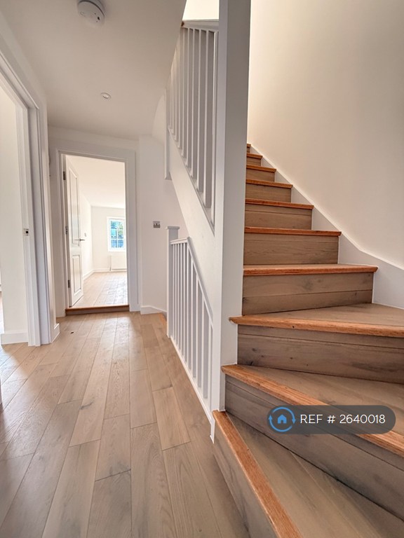 5 bedroom house in Halliwick Road, London, N10 (5 bed) (#2640018)