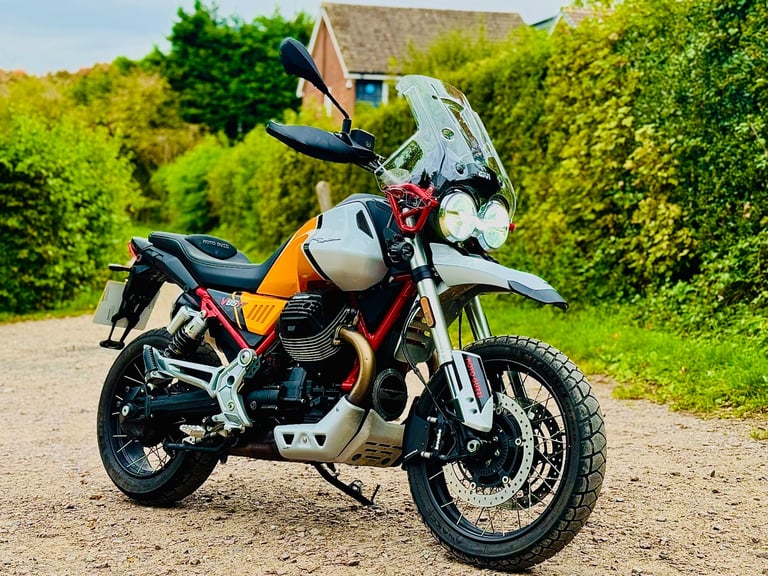 Moto Guzzi, TT Evocative, 2023 2426 miles 1 owner