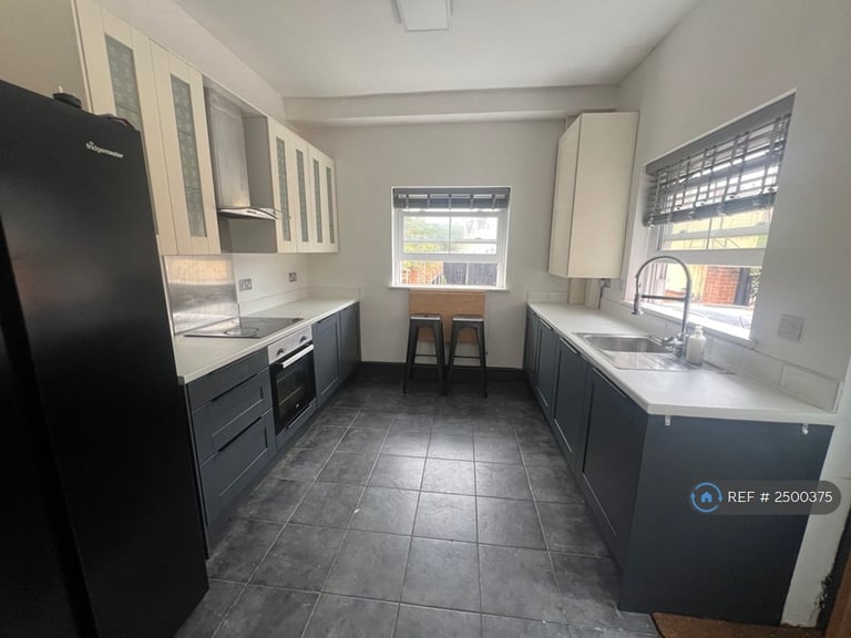 5 bedroom house in Colwick Road, Nottingham, NG2 (5 bed) (#2500375)