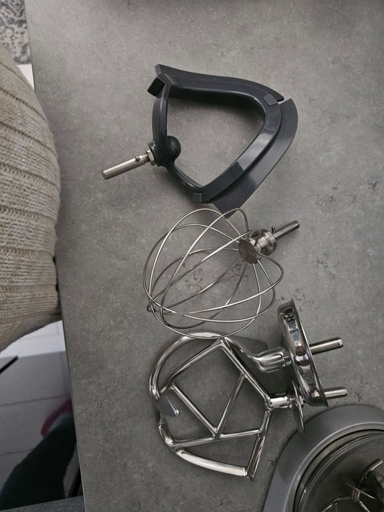 Kenwood stand mixer - chef Titanium KMC030