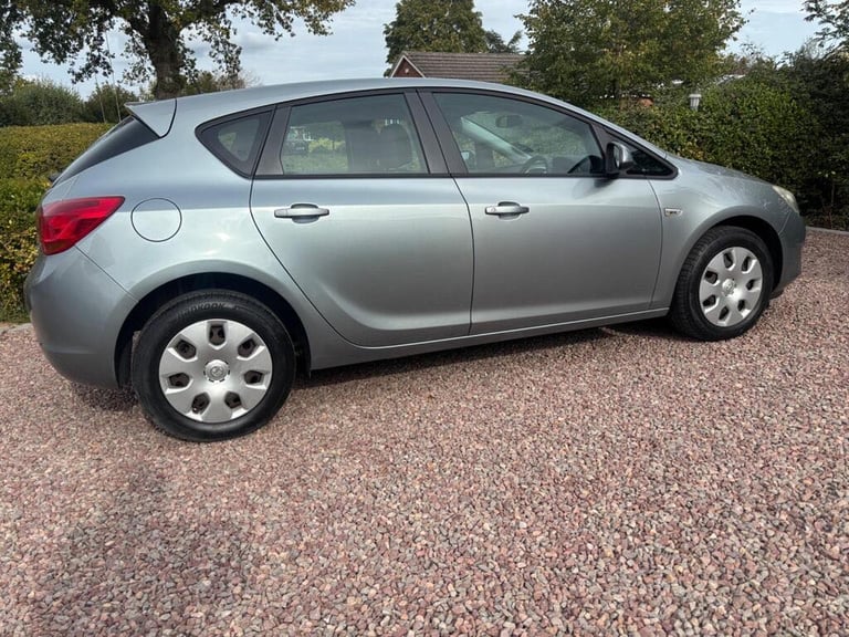Vauxhall, ASTRA, Hatchback, 2011, Manual, 1598 (cc), 5 doors