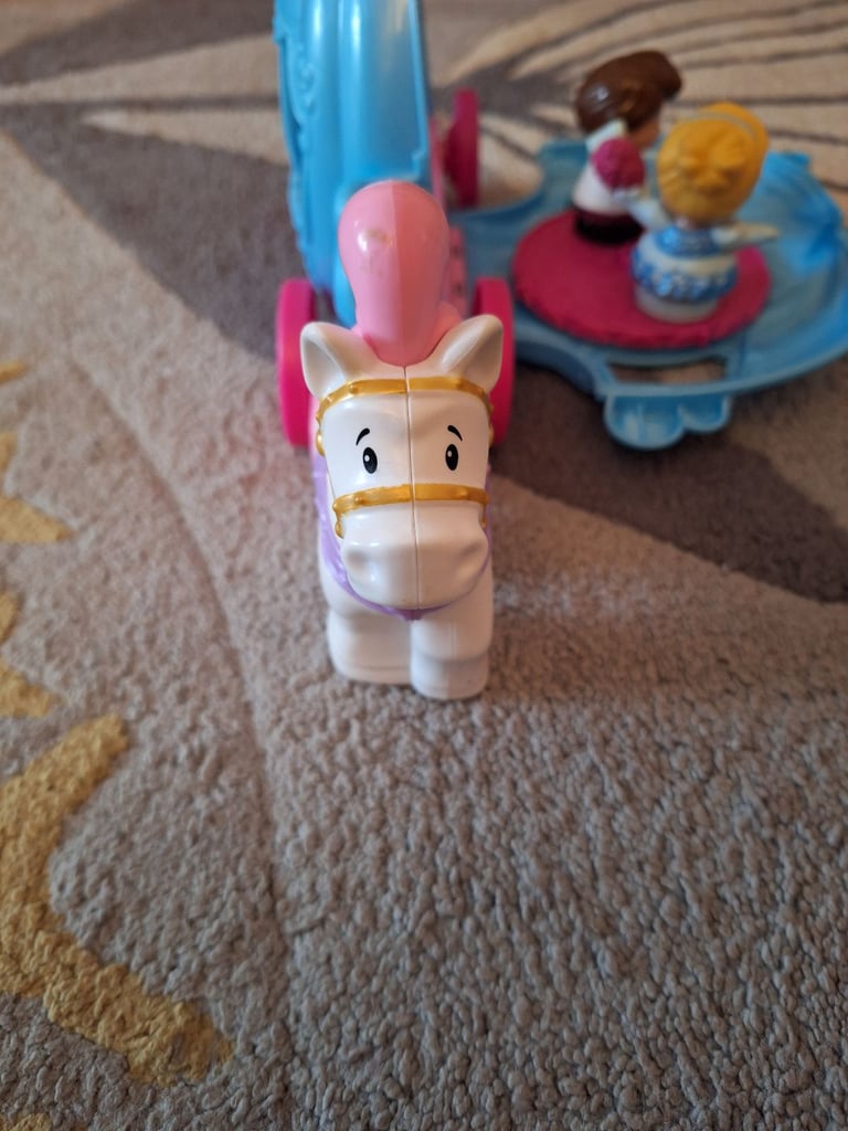 Children's pull a long horse & carriage with 2 little people 