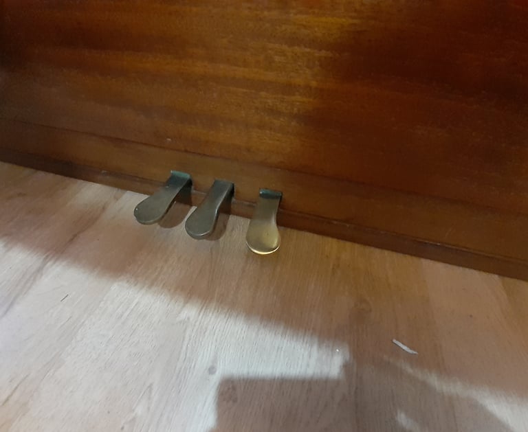 Welmar Upright Piano *matching stool + free tuning incl* third practice pedal