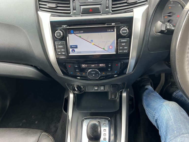 2019 NISSAN NAVARA Double Cab Pick Up Tekna 2.3dCi 190 4WD Auto LEATHER 101k