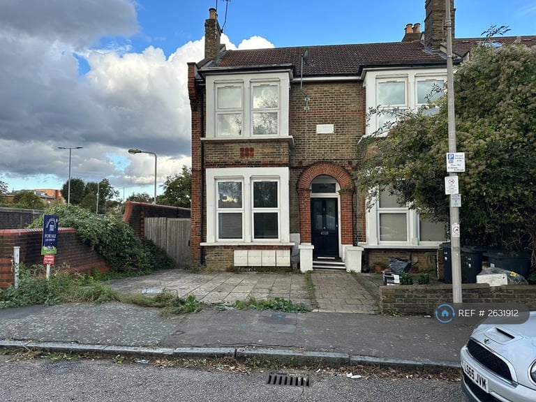 2 bedroom flat in Selsdon Road, London, E11 (2 bed) (#2631912)