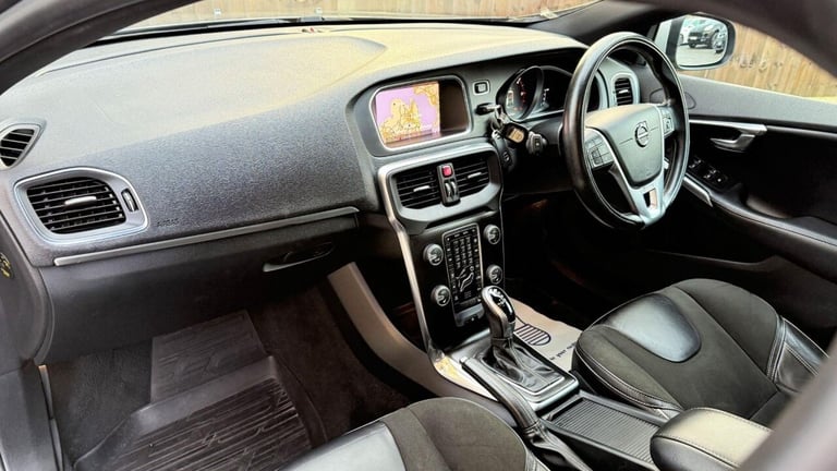 2017 Volvo V40 2.0 D2 R-Design Nav Plus Auto Euro 6 (s/s) 5dr Hatchback Diesel Automatic