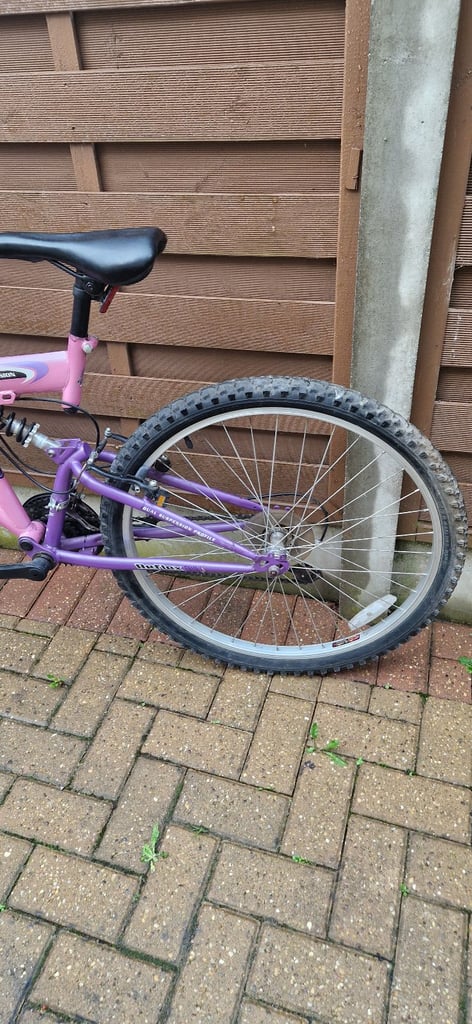 ROCKFOX REFLEX DUAL SUSPENSION 18 INCH FRAME 26 INCH WHEELS. VERY GOOD.