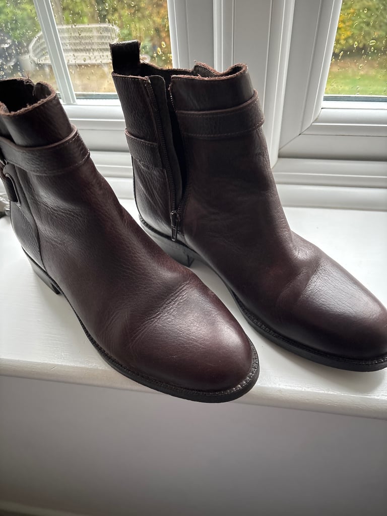 image for Fat Face brown leather boot size 6 