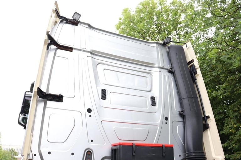 MERCEDES ACTROS 2548 STREAMSPACE 6X2 REARLIFT TRACTOR (2015)