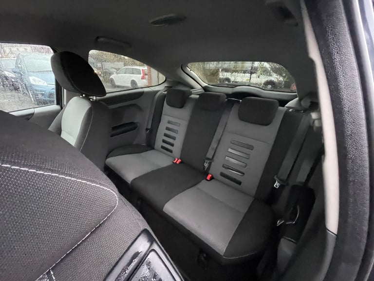 * 2011 FORD FOCUS ZETEC S 1.8L 3 DOOR + LONG MOT + ALLOYS + FOG LIGHTS * 