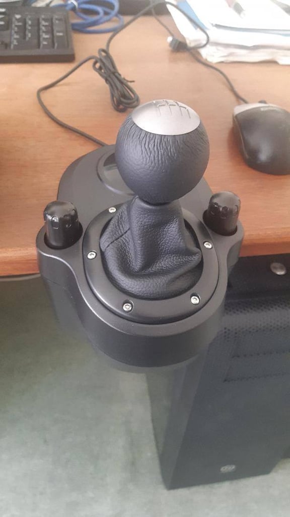 Logitech G29 racing wheel, pedels and gear shifter