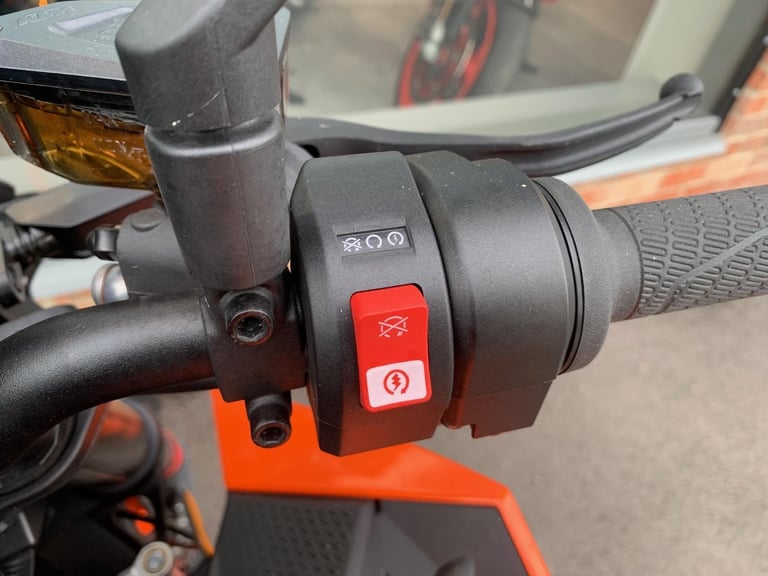 KTM 990 DUKE - TECH PACK - KTM WARRANTY 09/5/2029