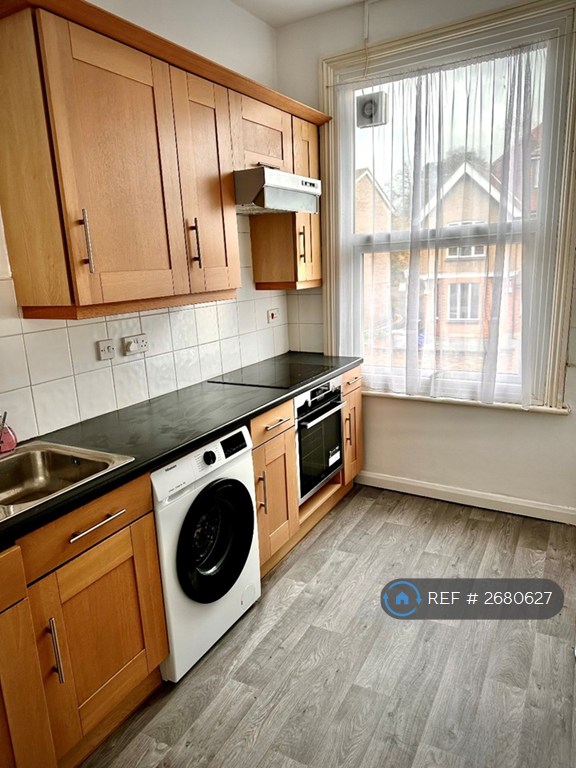 1 bedroom flat in Chatsworth Rd, Croydon, CR0 (1 bed) (#2680627)