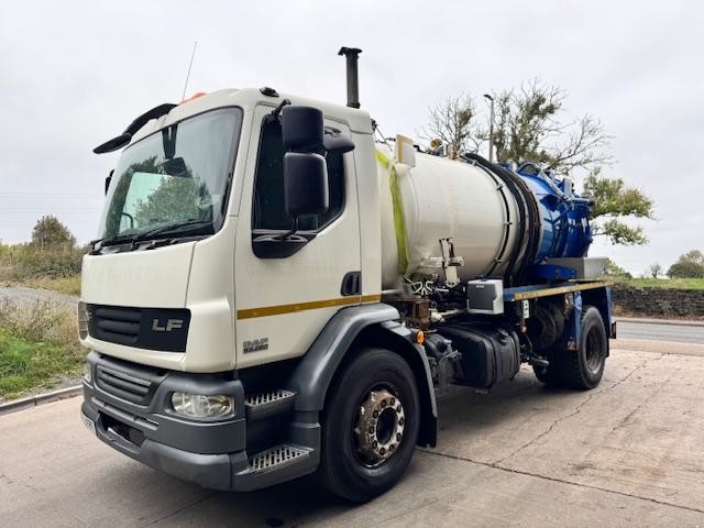 2013 63 DAF LF 55.220 WHALE medium volume jet/vacuum tanker