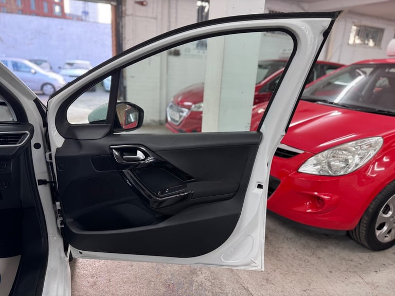 2015 Peugeot 208 1.0 PureTech Active 5dr HATCHBACK Petrol Manual