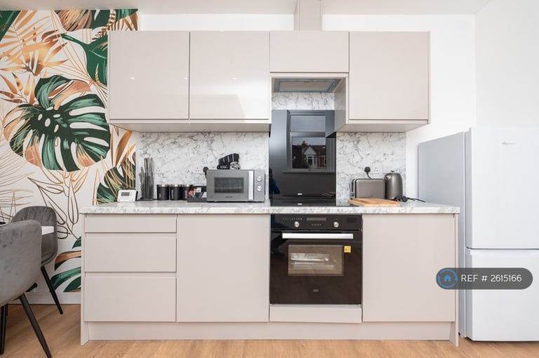 3 bedroom flat in London Road, Portsmouth, PO2 (3 bed) (#2615166)