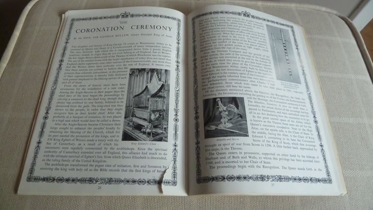 Selection of vintage and modern Royal Family memorabilia books and brochures