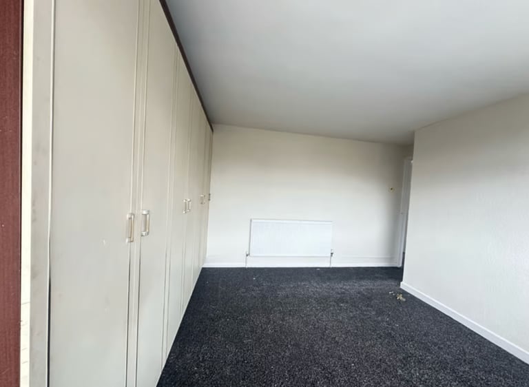 Modern 3-Bedroom House | Renovated | Fitted Kitchen | Garden | Gloucester Avenue, Nottingham - NG7