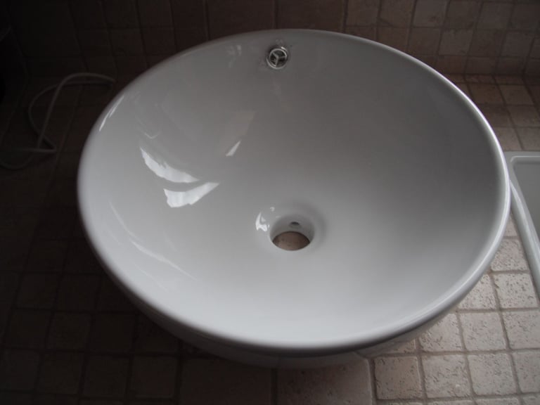Basin Sink Countertop, Brand New, Ceramic, 2 available, Coventry