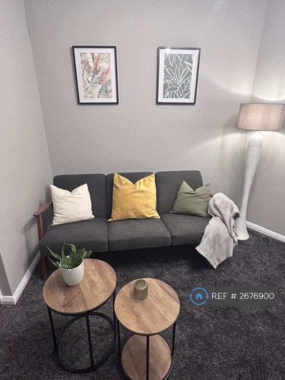 1 bedroom flat in Miller Road, Croydon, CR0 (1 bed) (#2676900)