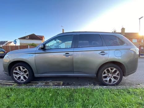 image for Mitsubishi OUTLANDER, 2014 PHEV