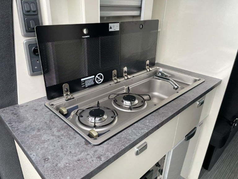 Wellhouse Maxus D7 LWB High Top