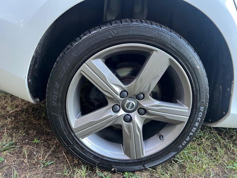 2018 Volvo V40 2.0 T2 R-Design Euro 6 (s/s) 5dr HATCHBACK Petrol Manual