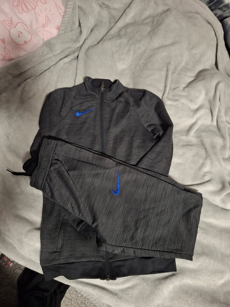 Boys Nike dark grey tracksuit