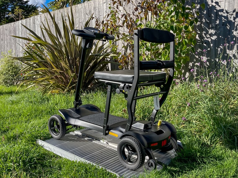 Pride GoGo MG2 Ultra Light FOLDING MOBILITY SCOOTER 14.7KG AIRLINE SAFE was £2495