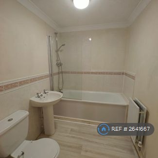2 bedroom flat in Sterling Court, Bursledon, Southampton, SO31 (2 bed) (#2641667)