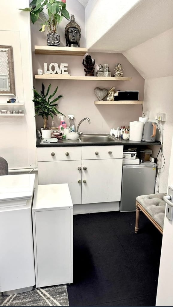 Beauty / Treatment room in Leeds City Centre 