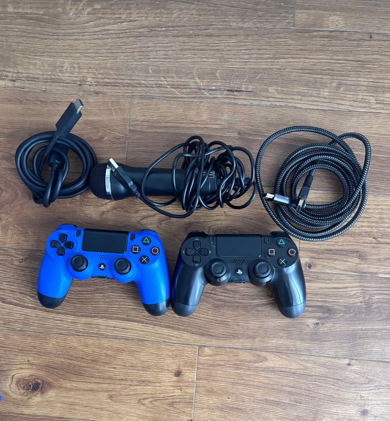 🎮 PlayStation 4 Bundle – 11 Games, 2 Controllers, Microphone – Ready to Play!