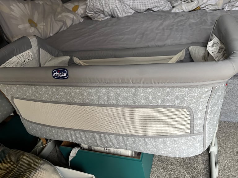 image for Chicco next2me dream bedside cot